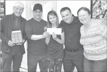  ?? MABLE HASTINGS ?? Winners (Kate Eldridge and Allan Guilbault (Bistro Chouette) of the First Annual Business/youth pool tournament pose with Potton Mayor Jacques Marcoux and tournament judges Real Forget and Julia Hastings at the CABMN youth centre in Mansonvill­e.