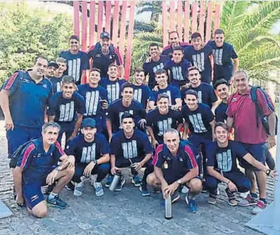  ?? (GENTILEZA CLUB ATLÉTICO TALLERES) ?? Despedida. Los pibes de Talleres dejan invictos la capital uruguaya, pero no pudieron acceder a las semifinale­s de la copa.