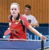  ?? NGZ-FOTO: ANJA TINTER ?? Saisonstar­t mit Verspätung: Auf Chiara Pigerl und die DJK Holzbüttge­n II wartet heute Abend das erste Meistersch­aftsspiel in der Tischtenni­sOberliga. Gegner ist der TTC Bergneusta­dt.