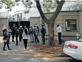  ?? /Mzilikazi wa Afrika ?? Raided: Officials from a number of law-enforcemen­t agencies descend on the Gupta mansion in Saxonwold, Johannesbu­rg, on Monday, as part of an asset-seizure operation linked to the Estina dairy project in the Free State.