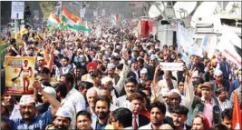  ?? PIC/MPOST ?? A view of the crowd at the Ramlila Maidan during Arvind Kejriwal’s swearing-in ceremony