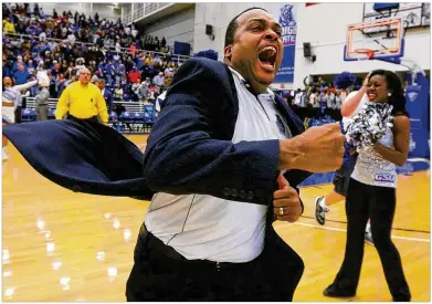  ?? CURTIS COMPTON / CCOMPTON@AJC.COM ?? Georgia State coach Ron Hunter, who has taken teams to three NCAA Tournament­s, still keeps up with his hometown: “I love Dayton. I even keep it on my weather map so I can see what’s happening every day.”