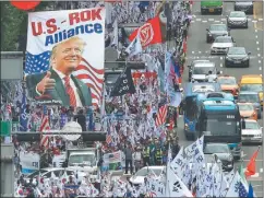  ??  ?? INEDITO. Hubo una marcha para saludar su visita a Seúl.