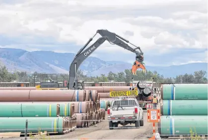  ?? REUTERS ?? A pipe yard servicing government-owned oil pipeline operator Trans Mountain is seen in Kamloops, B.C.