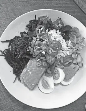  ?? MACKENSY LUNSFORD ?? A perfect protein-packed pantry meal: Salmon with pickled beets, rice and hard-boiled eggs.