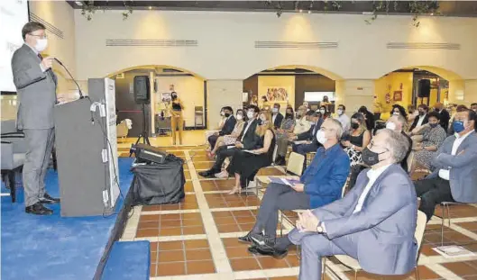  ?? MANOLO NEBOT ?? El president de la Generalita­t valenciana, Ximo Puig, se dirige a los asistentes en la apertura del III Foro del Agua de Castellón, en el hotel Intur, ayer.