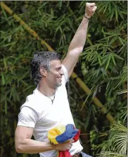  ?? ARIANA CUBILLOS / ASSOCIATED PRESS ?? Venezuelan opposition leader Leopoldo Lopez holds a national flag as he salutes supporters outside his home in Caracas, Venezuela, after his release from prison Saturday.