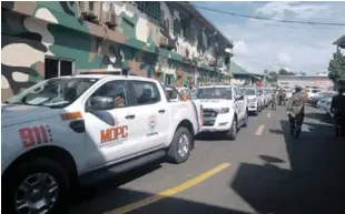  ?? JORGE CRUZ/LISTÍN DIARIO ?? Seguridad. Gonzalo Castillo, ministro de Obras Públicas, dijo que al operativo se integrarán 392 unidades, incluyendo camionetas, abulancias, grúas, camiones, talleres móviles y motociclet­as.