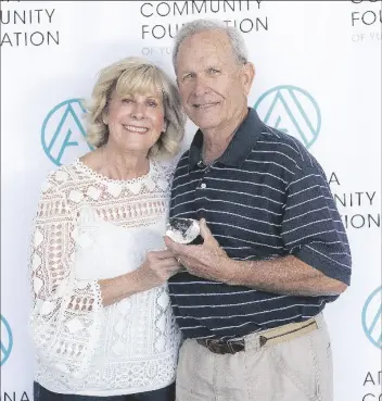  ?? LUIGI PHOTOS ?? DEBBIE AND BRUCE GWYNN are the 2020 Heart of Yuma Philanthro­pist of the Year award winners.