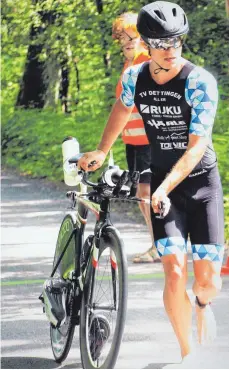  ?? FOTO: PRIVAT ?? Simon Weber vom TV Dettingen feierte sein Debüt auf der Mitteldist­anz bei der DM in Ingolstadt und holte sich Bronze.