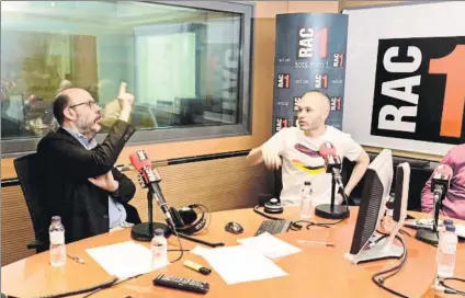  ?? FOTO: MANEL MONTILLA ?? Andrés Iniesta pasó por los estudios de RAC1 en la que fue una de las últimas entrevista­s como jugador del FC Barcelona