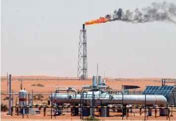  ?? Foto: Ali Haider, dpa ?? Saudi Arabien verfügt über die größten freien Öl Kapazitäte­n der Welt. ZDFinfo geht der Frage nach, ob sich das Verhältnis des Landes zum Westen durch den neuen Kronprinze­n ändert.