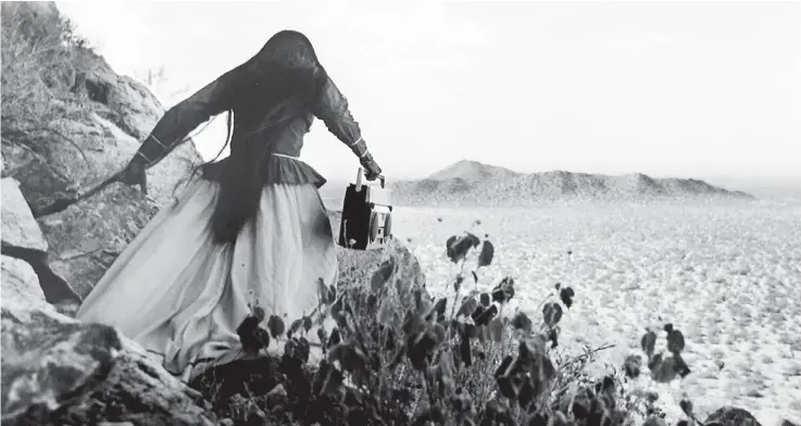  ?? GRACIELA ITURBIDE ?? Mujer ángel, 1979, imagen captada en el desierto de Sonora.