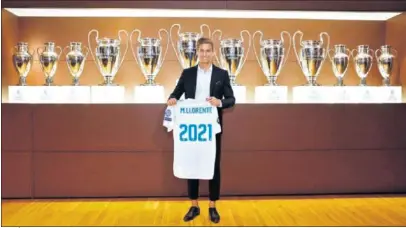  ??  ?? UNA VIDA. Llorente ingresó en el Real Madrid a los 13 años de edad ayer renovó hasta cumplir los 26.
