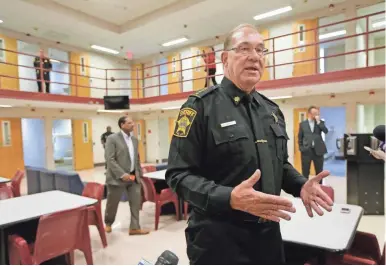  ?? PHOTOS BY MIKE DE SISTI / MILWAUKEE JOURNAL SENTINEL ?? Acting Milwaukee County Sheriff Richard Schmidt talks about the jail facilities in the 6D-floor day room surrounded by cells where the general prison population is held. See more photos and a video at jsonline.com/news.