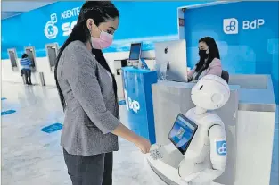  ?? CORTESÍA ?? Avances. El robot Sophi forma parte de las soluciones en innovación digital del Banco del Pacífico.