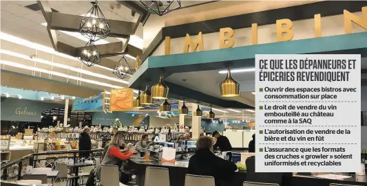  ?? PHOTO COURTOISIE ?? En Californie, le détaillant alimentair­e Gelson’s dit avoir « élevé d’un cran l’expérience client » en offrant la possibilit­é de consommer des bières et vins sur place dans des espaces bistros comme celui-ci.