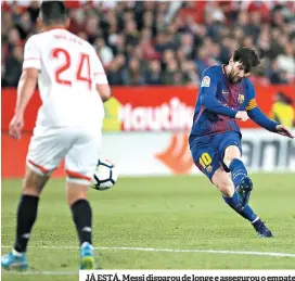  ??  ?? JÁ ESTÁ. Messi disparou de longe e assegurou o empate