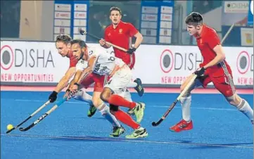  ??  ?? Sunil Sowmarpet of India vies for the ball with an England player during a Hockey World League Final match on Saturday.