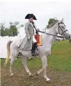  ?? FOTO. DPA ?? Noch heute stellen Menschen Napoleon und seine Schlachten nach.