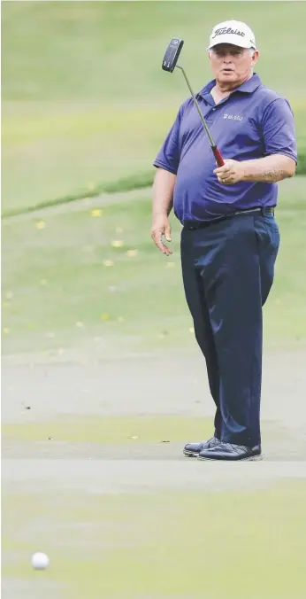  ?? Picture: AAP IMAGE ?? Peter Senior tracks a putt in the PGA Championsh­ip yesterday at Royal Pines.