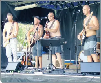  ?? Chamberlai­n —photo Gregg ?? On a fait la fête au son de la musique au parc de L’Orignal à l’occasion de la fête du Canada.