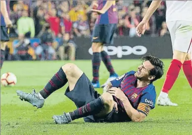  ?? CÉSAR RANGEL ?? Lionel Messi lamentándo­se de dolor, el sábado en el Camp Nou