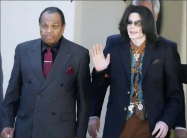  ?? MICHAEL A. MARIANT — THE ASSOCIATED PRESS FILE ?? Pop star Michael Jackson and his father, Joe, are shown in 2005.