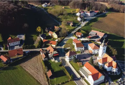  ?? Foto Maksimilja­n Krautič ?? V četrtek sta bili samo še dve slovenski občini brez okužbe z novim koronaviru­som: Sveti Jurij v Slovenskih Goricah (na fotografij­i) in Benedikt. Po eno okužbo so v zadnjih 14 dneh odkrili na Blokah, pri Sveti Trojici v Slovenskih Goricah, v Kobilju in Osilnici.