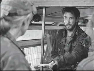  ?? Courtesy, Dreamworks Television-tnt ?? Actor Noah Wyle, who played idealistic Dr. Carter in the series ER, plays a widower in Falling Skies.