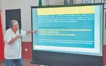  ??  ?? El doctor Víctor Villa Díaz durante su exposición sobre los efectos positivos de la Ivermectin­a para combate del covid-19.