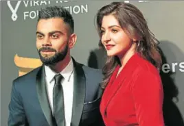  ?? KUNAL PATIL/HT PHOTO ?? India skipper Virat Kohli poses with Bollywood actor Anushka Sharma.