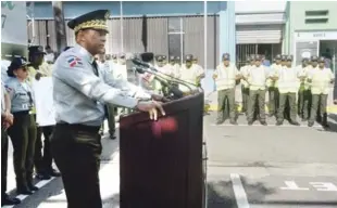  ?? JORGE CRUZ/LISTÍN DIARIO ?? Control. El director de Digesett-Amet, general Frener Bello Arias, al momento de poner en funcionami­ento el operativo de prevención en las autopistas y carreteras del país.