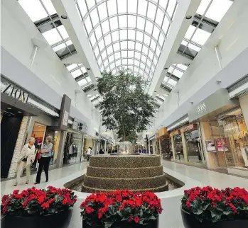  ?? WARD PERRIN FILES ?? Oakridge Centre is the second-most-productive mall in Canada, according to a new report.