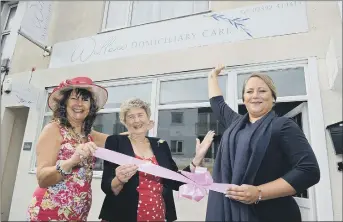  ?? Picture: Ian Hargreaves ?? GRAND OPENING Julie Blyth, right, with the Mayors of Gosport and Fareham, Councillor­s Kathy Jones, left, and Pamela Bryant