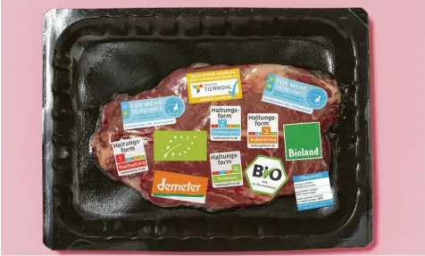  ?? Foto: Adobe Stock ?? Inzwischen gibt es eine verwirrend­e Vielfalt von Labeln auf Fleisch.