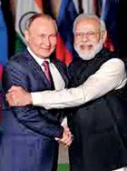  ?? ?? Modi and Putin: Friendship grows