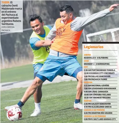  ?? FOTO CORTESÍA PACHUCA. ?? TUZOS.
El catracho Denil Maldonado marca en el entreno del Pachuca al experiment­ado argentino Rubens Sambueza.