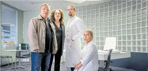  ?? BILD: THOMAS KOST ?? Frank Thiel (von links, Axel Prahl), Staatsanwä­ltin Wilhelmine Klemm (Mechthild Großmann), Karl-Friedrich Boerne (Jan Josef Liefers) und Silke Haller (Christine Urspruch): ein Bild aus einem „Tatort" dieses Jahres in der ARD