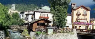  ??  ?? La sede Ponte di legno ospita «Una montagna di cultura... la cultura in montagna»