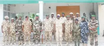  ?? ?? A group photograph with troops during the Force Commander’s operationa­l visit to Sector 4 Diffa Niger Republic