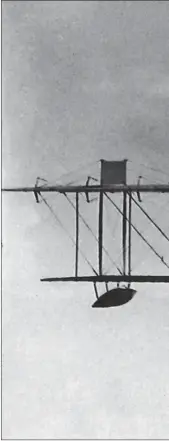  ?? DR/COLL. MARC CALLIS ?? Un Hydravion Curtiss HS-1L largue ses bombes. Cet hydravion fut engagé dans la bataille d’Orleans.