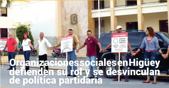  ??  ?? Una de las cadenas humanas que realizó Poder Ciudadano en Higüey.