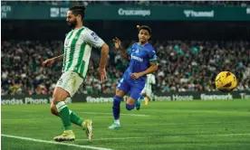  ?? ?? Isco grimaces after pulling up with an injury against Getafe. Photograph: Joaquin Corchero/Shuttersto­ck