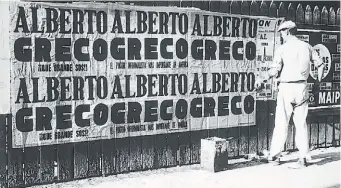  ??  ?? Arriba, acción comando en la calle Corrientes, 1960. Léase “El Pocho” donde dice “Alberto Greco, ¡qué grande sos!”.