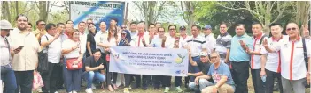  ?? ?? The Sabah delegation during their visit to the local fruit orchard at JAS Agri-Ventures and Consultanc­y Services.