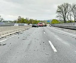  ?? Foto: Feuerwehr Löhne ?? Auf der A30 kam es gegen 7.20 Uhr zu einem Verkehrsun­fall mit zwei beteiligte­n Pkw.