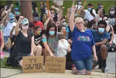  ?? PETE BANNAN - MEDIANEWS GROUP ?? Protesters knelt in front of the Glenolden Police Station for eight minutes and 46 seconds.