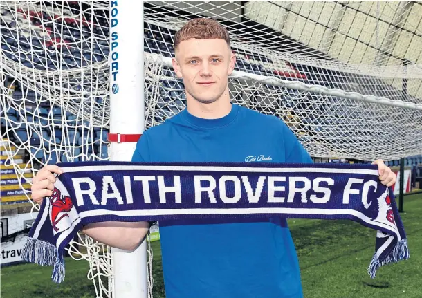  ?? ?? NEW FACE: Raith fans will be pleased to see manager Ian Murray still at Stark’s Park and announcing the signing of striker Jack Hamilton, above.