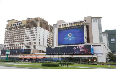  ?? HENG CHIVOAN ?? An exterior view of the NagaWorld Hotel and Casino complex in Phnom Penh.